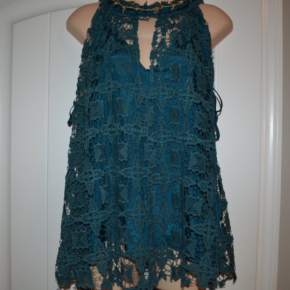 Meghan Los Angeles top size 6